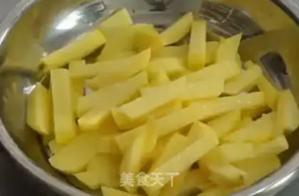 Make Onion fried potatoes step 0