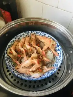 Make A garlic fan with a shrimp back step 6