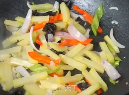 Make Onion fried potatoes step 4