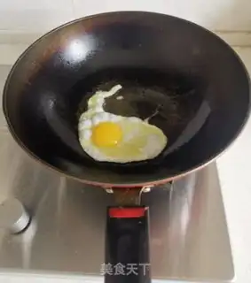 Make Scrambled eggs and mushrooms step 1