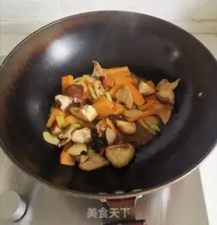 Make Scrambled eggs and mushrooms step 4
