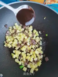 Make Potato beef noodles step 4