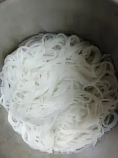Make Egg pepper and rice powder step 0