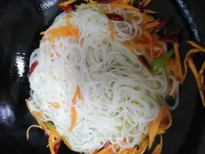 Make Egg pepper and rice powder step 5