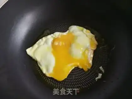 Make Eggs and ale sandwiches step 3