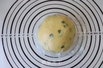 Make Onion soda cookies step 8
