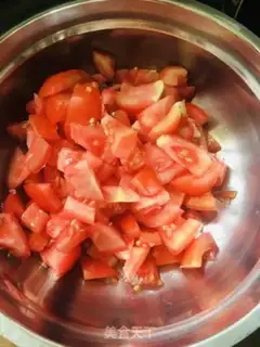 Make Tomato fried eggs step 1