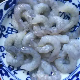 Make Tomato sauce and shrimp step 0