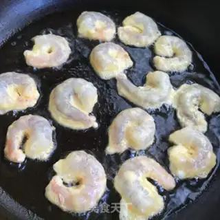 Make Tomato sauce and shrimp step 4