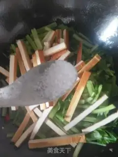 Make Celery fried dry step 8