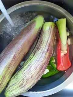 Make Twin peppers and toast step 1