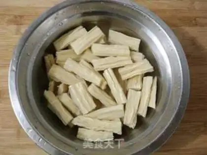 Make Red-burned bamboo mushroom carrots step 0
