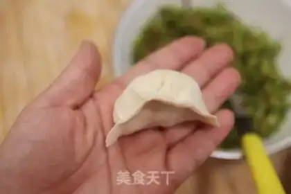 Make Pork greasy dumplings step 13