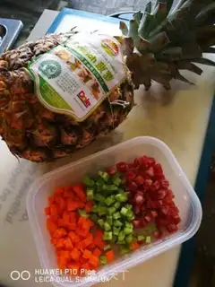 Make Pineapple rice step 0