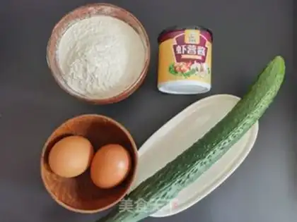 Make Shrimp sauce cucumber cucumber and egg-hand noodles step 0