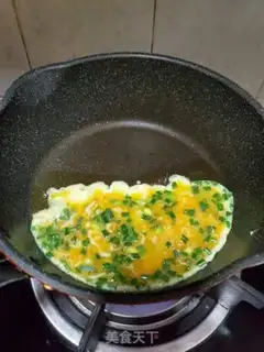 Make Shrimp onion fried eggs step 3