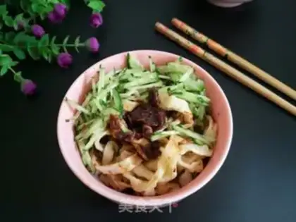 Make Shrimp sauce cucumber cucumber and egg-hand noodles step 9