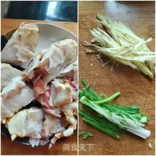 Make Ginger onion steams the king crab step 1