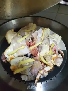 Make Ginger onion steams the king crab step 4
