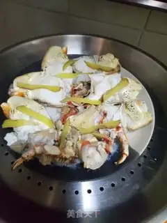 Make Ginger onion steams the king crab step 5
