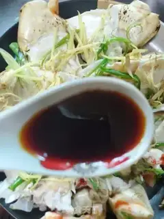 Make Ginger onion steams the king crab step 10