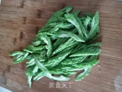 Make Garlic bitter melon step 1