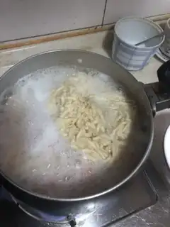 Make Red-burned ham and intestinal noodles step 0