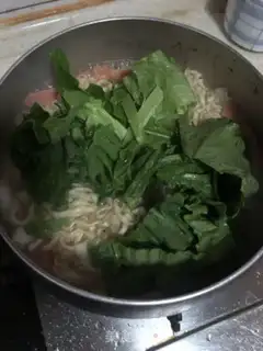 Make Red-burned ham and intestinal noodles step 1
