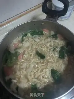 Make Red-burned ham and intestinal noodles step 3