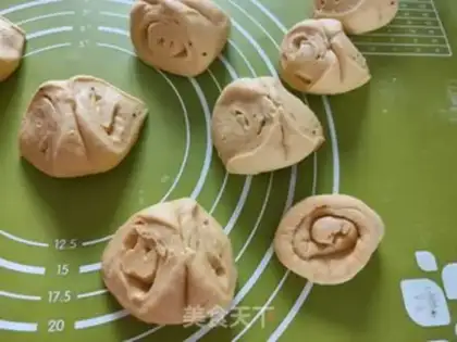 Make Pumpkin rolls step 14
