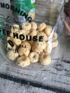 Make Sour yogurt cups of cereal step 1