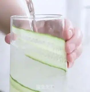 Make Fresh and white cucumber lemon in the summer step 2