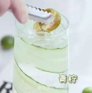 Make Fresh and white cucumber lemon in the summer step 3