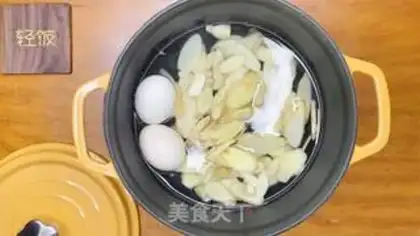 Make Pig-legged ginger an egg step 1
