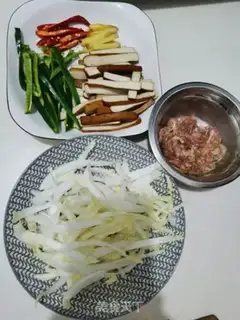 Make The cabbage poles are fried meat step 0