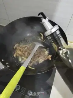 Make The cabbage poles are fried meat step 4