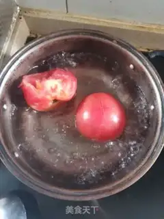 Make Tomato fried eggs step 1