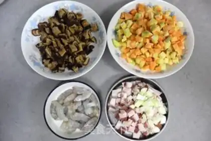 Make Snack shrimp and mushroom rice step 3