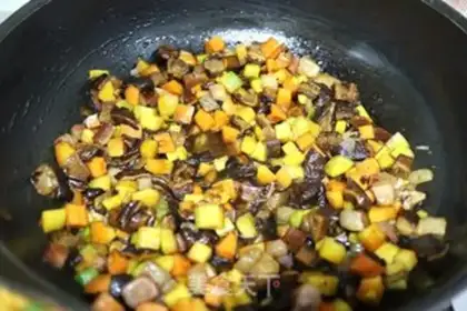 Make Snack shrimp and mushroom rice step 5