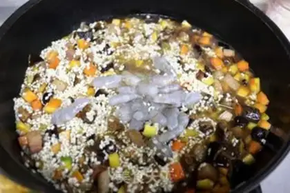 Make Snack shrimp and mushroom rice step 7