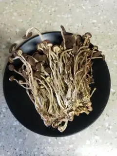 Make Tea mushrooms, red meat step 0