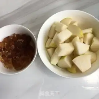 Make Sugar and silver pears soup step 0