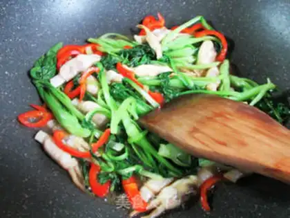 Make ♪ ♪ Scrambled chicken ♪ step 6
