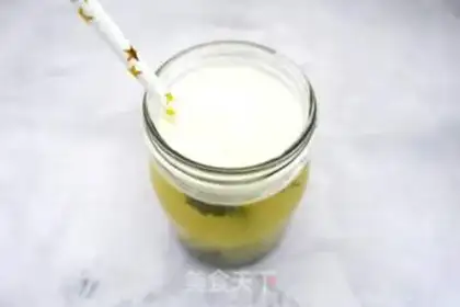 Make Self-refrigerated milk cap tea step 4