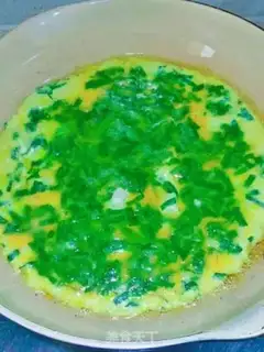 Make Fried eggs of Suzi leaves step 3