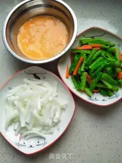 Make Suffering onion fried eggs step 3