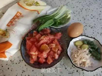 Make Tomato noodle soup step 1