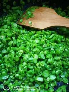 Make All-wheat bean buns step 11