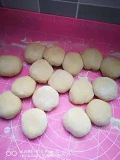 Make All-wheat bean buns step 13