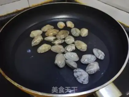 Make Cracking eggs step 1